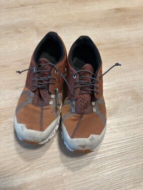 Men's Athletic Shoes in Brown and Gray - Responsive Everyday Run